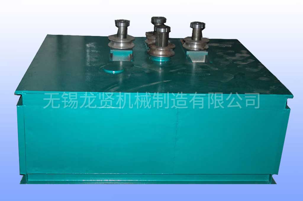操作員在操作多功能彎管機應注意哪些事項？